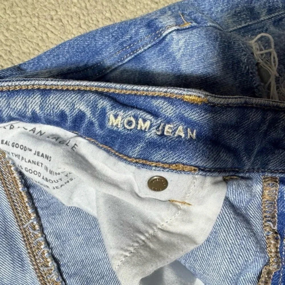 American Eagle Jeans Womens 14 Mom Jean Distressed Light Wash‎ Cotton Meas 32x27